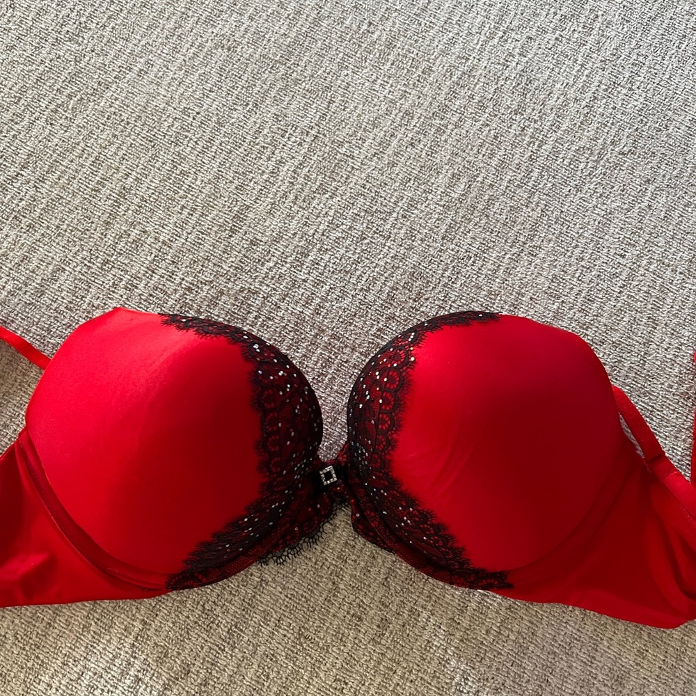 VERY CLEAN ! Victoria's Secret Bombshell Miraculous Bra.